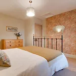 Holiday home 2 Bed In Oc-y110 *